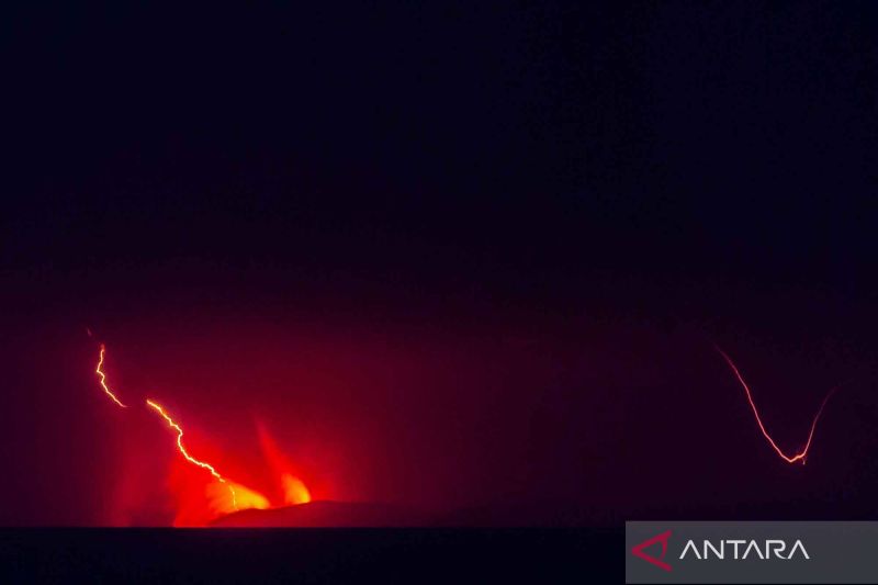 Aktivitas vulkanik Gunung Anak Krakatau