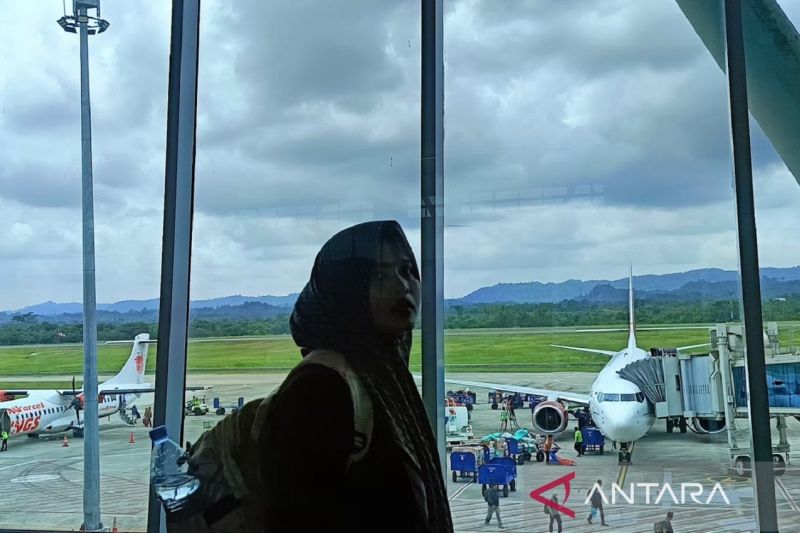 Bandara Samarinda batalkan rute Jakarta imbas erupsi Anak Krakatau