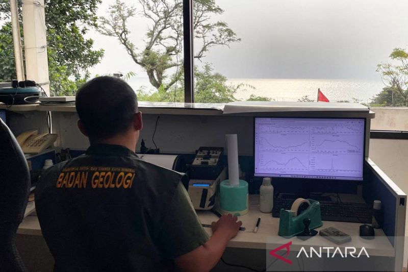 Erupsi menerus Gunung Anak Krakatau catat intensitas tertinggi 2026